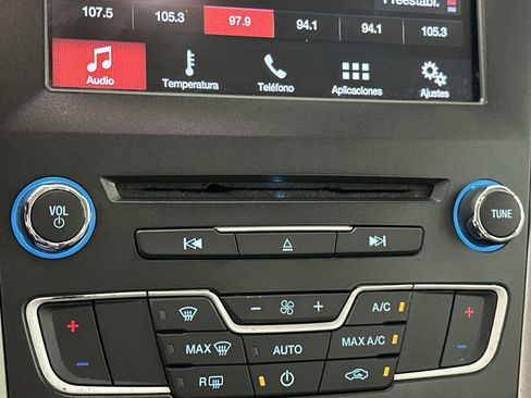 Used 2018 Ford Fusion SE w/ Fusion SE Technology Package FWD image 18