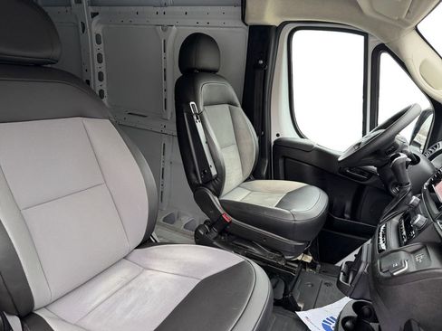 Used 2024 RAM ProMaster 2500 w/ Convenience Group image 15