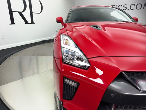 Used 2018 Nissan GT-R Premium AWD/4WD image 13