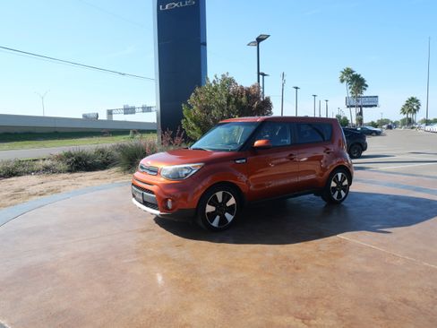 Used 2019 Kia Soul + image 5