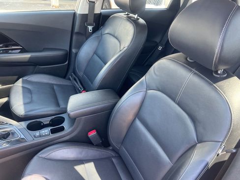 Used 2018 Kia Niro EX w/ EX Premium Package image 5