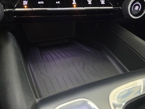 Used 2025 Chevrolet Equinox EV LT image 30