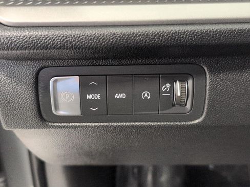 Used 2024 Chevrolet Traverse LT w/ Trailering Package AWD/4WD image 10