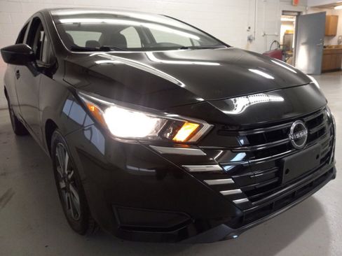 Used 2023 Nissan Versa SV image 5