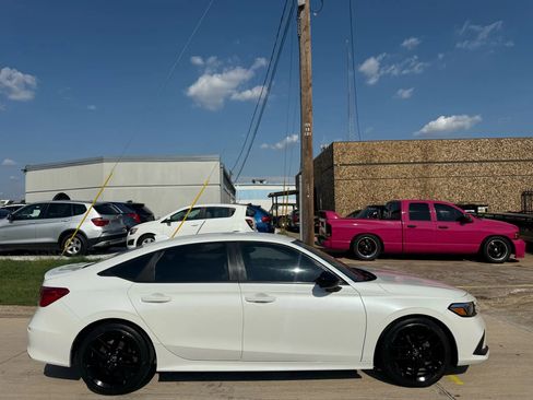 Used 2023 Honda Civic Sport image 9