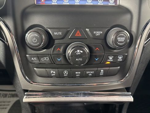 Used 2018 Jeep Grand Cherokee Limited image 27