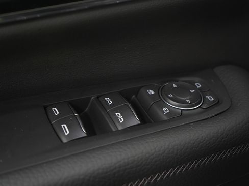 Used 2025 GMC Yukon Denali AWD/4WD image 23