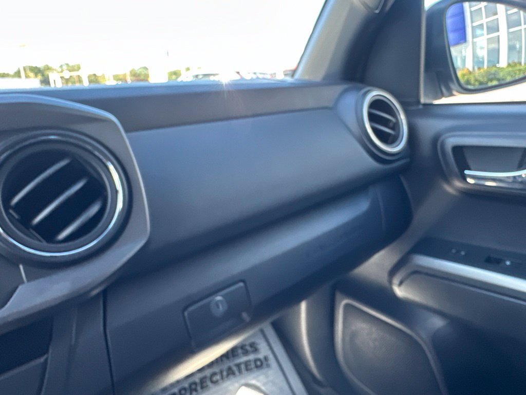 Used 2019 Toyota Tacoma TRD Sport AWD/4WD image 35