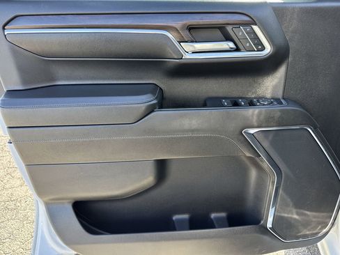 Used 2024 GMC Sierra 1500 SLT w/ X31 Off-Road Package image 10