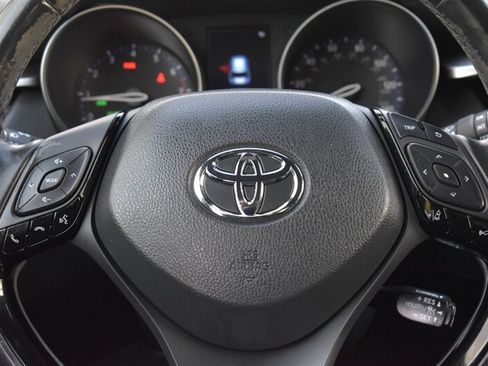 Used 2019 Toyota C-HR XLE FWD image 15