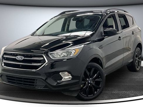Used 2018 Ford Escape SE w/ SE Sport Appearance Package AWD/4WD image 3