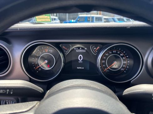 Used 2021 Jeep Gladiator Sport image 10