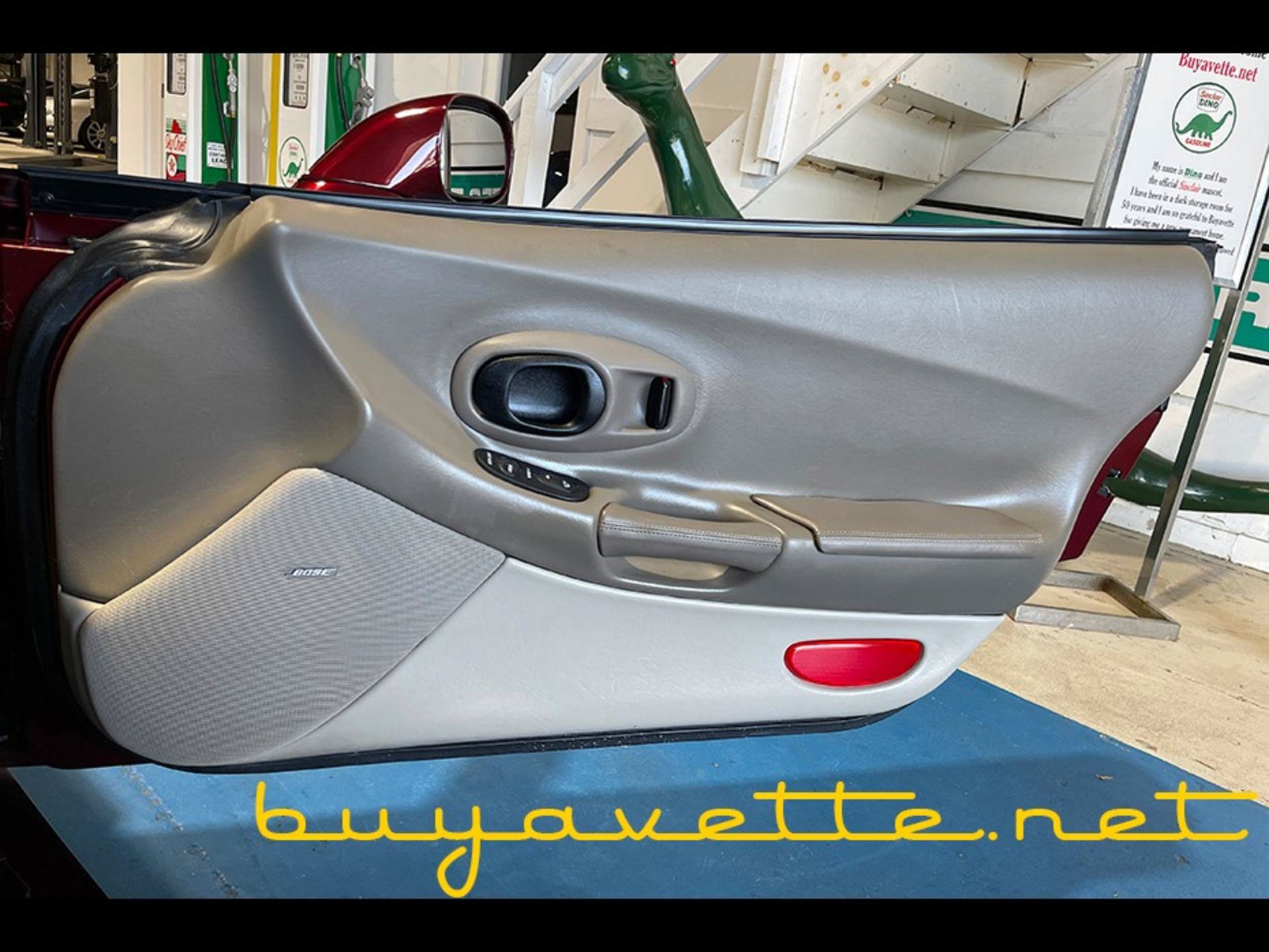 Used 2003 Chevrolet Corvette Coupe w/ Preferred Equipment Group RWD image 20