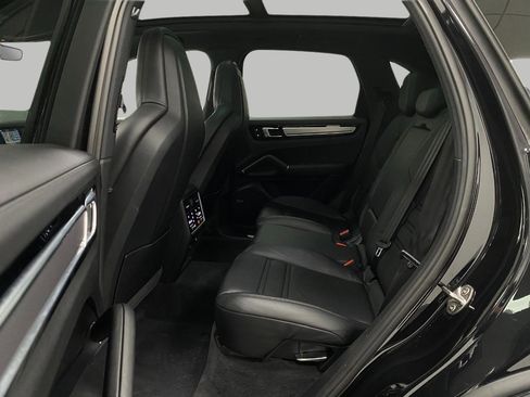 Used 2020 Porsche Cayenne S image 32