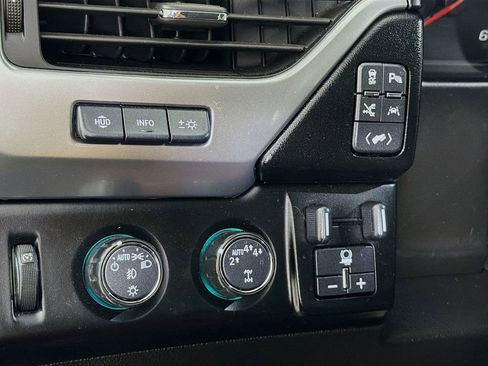 Used 2019 Chevrolet Suburban Premier w/ Premier Plus Edition AWD/4WD image 12