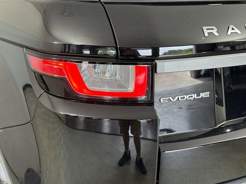 Used 2018 Land Rover Range Rover Evoque SE image 34