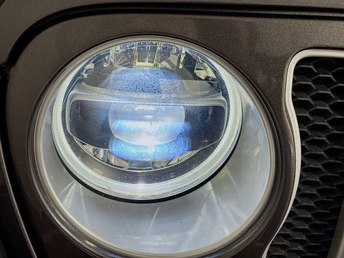 Used 2018 Jeep Wrangler Unlimited Sahara image 36