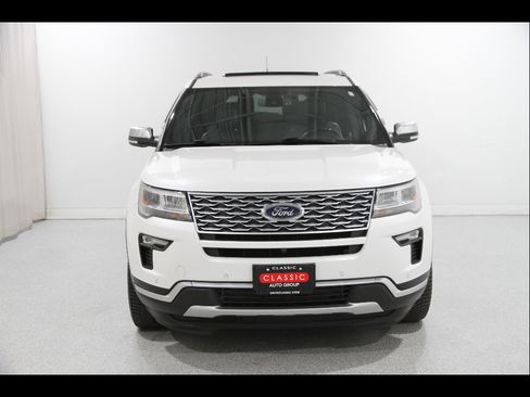 Used 2018 Ford Explorer Platinum AWD/4WD image 2