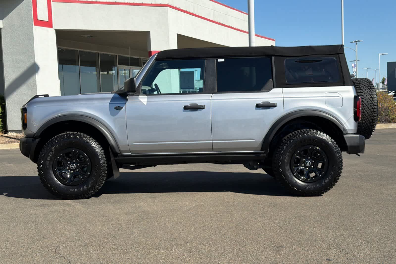 Used 2023 Ford Bronco Wildtrak AWD/4WD image 9