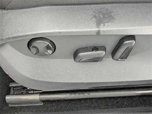 Used 2022 Volkswagen Tiguan SE image 14