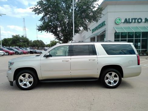 Used 2016 Chevrolet Suburban LT RWD image 10