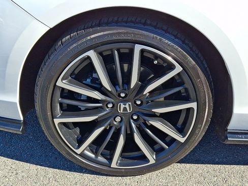 Used 2023 Honda Accord Touring image 7