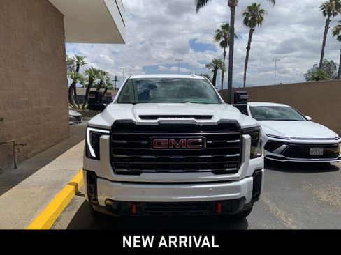 Used 2026 GMC Sierra 2500 AT4 AWD/4WD image 2
