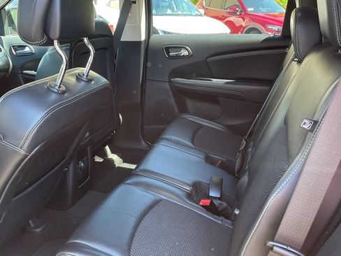 Used 2018 Dodge Journey Crossroad w/ Nav & Sun Group FWD image 12