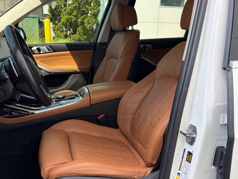 Used 2024 BMW X7 xDrive40i w/ Premium Package AWD/4WD image 8