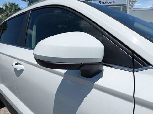 New 2026 Volkswagen Taos SE FWD image 12