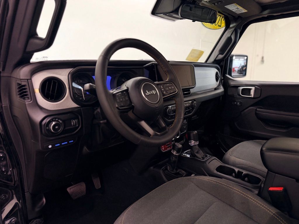 Used 2024 Jeep Wrangler Unlimited AWD/4WD image 11