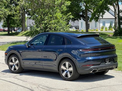 Certified 2024 Porsche Cayenne Coupe AWD/4WD image 3