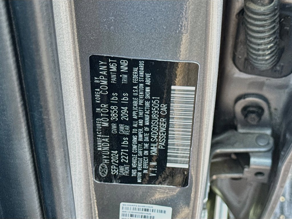 Used 2025 Hyundai Elantra SEL FWD image 31
