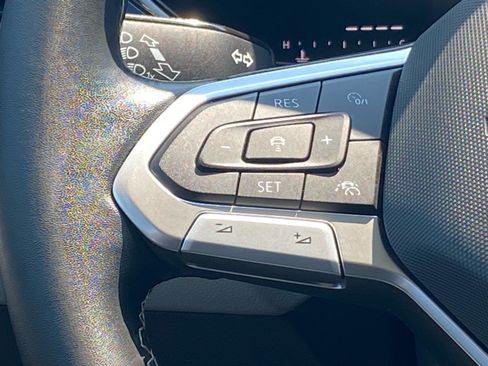 Certified 2023 Volkswagen Taos SE w/ Panoramic Sunroof Package FWD image 6