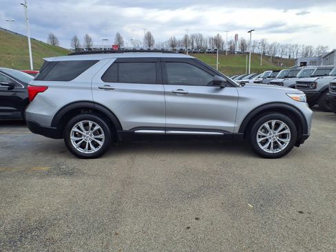 Used 2023 Ford Explorer XLT w/ Equipment Group 202A image 6