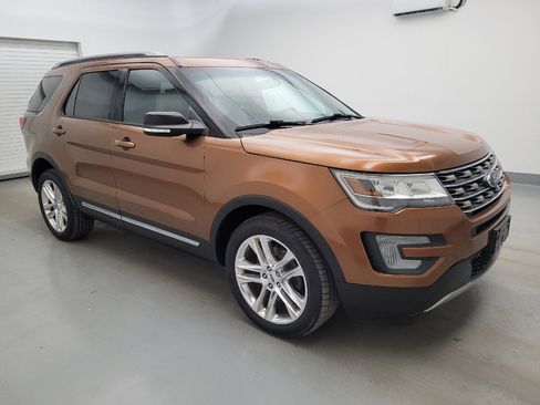 Used 2017 Ford Explorer XLT w/ Equipment Group 202A AWD/4WD image 11