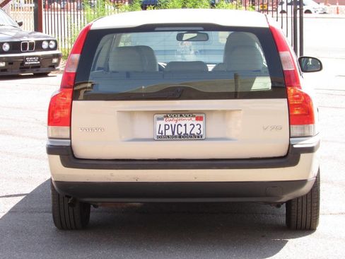 Used 2001 Volvo V70 image 9