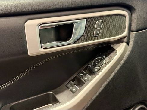 Used 2020 Ford Explorer XLT w/ Equipment Group 202A AWD/4WD image 16