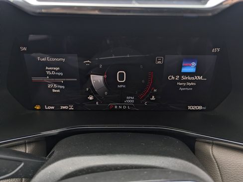 Used 2023 GMC Canyon Denali image 2