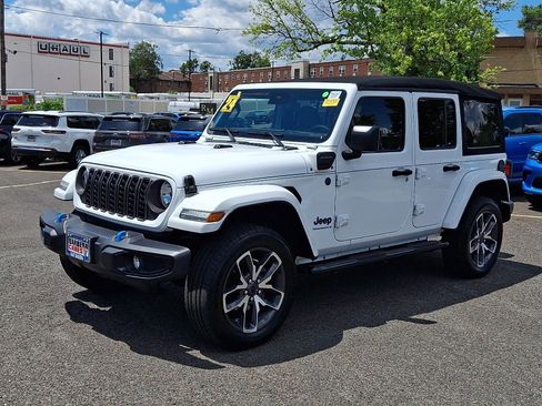 Used 2024 Jeep Wrangler Unlimited w/ Convenience Group AWD/4WD image 3