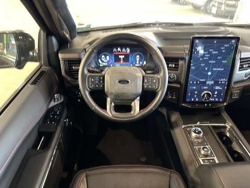 Used 2023 Ford Expedition Limited image 11