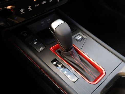 New 2025 Nissan Kicks SR image 18