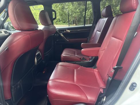Used 2023 Lexus GX 460 Luxury w/ Sport Design Package AWD/4WD image 12