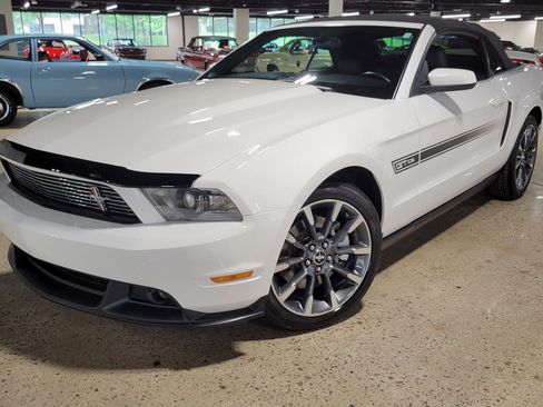 Used 2011 Ford Mustang GT Premium w/ Electronics Pkg RWD image 22