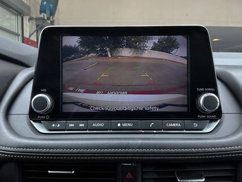 Used 2025 Nissan Rogue SV AWD/4WD image 31