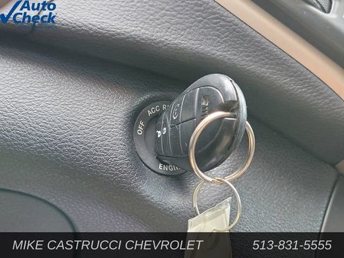 Used 2017 Jeep Cherokee Latitude w/ Cold Weather Group AWD/4WD image 19