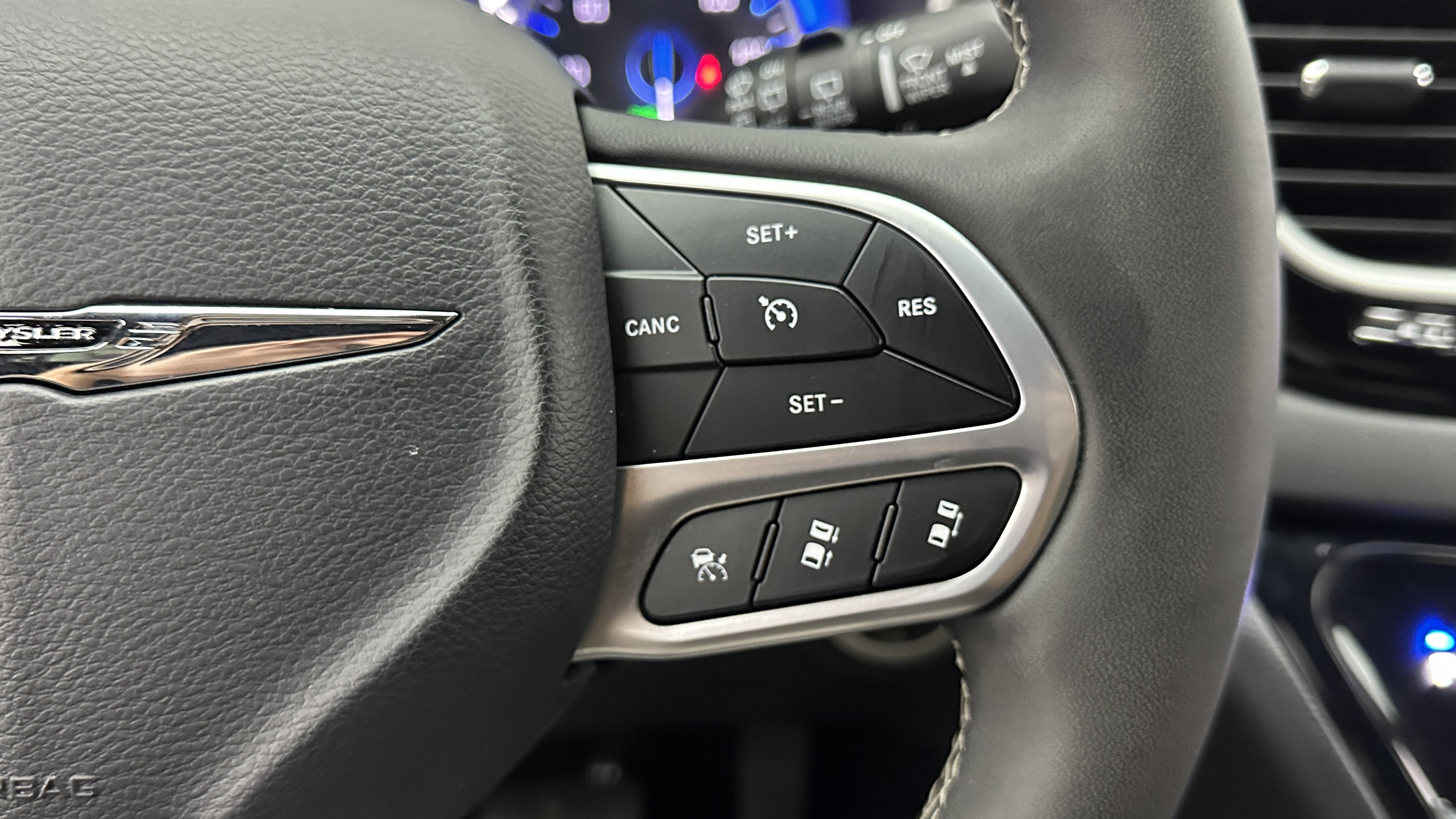 Used 2025 Chrysler Pacifica Select FWD image 21