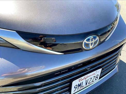 Used 2024 Toyota Sienna Platinum FWD image 31