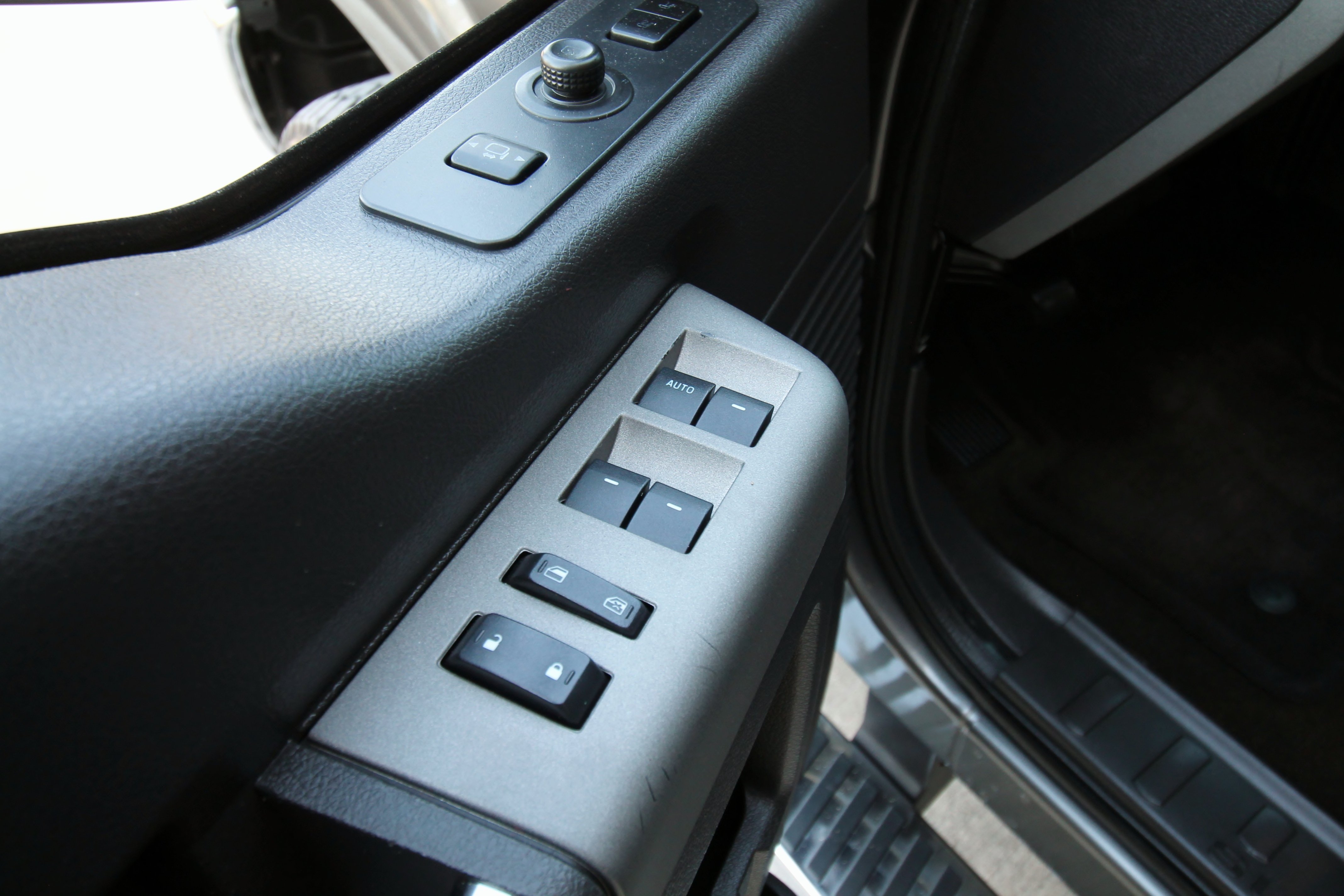 Used 2012 Ford F250 Lariat w/ Chrome Pkg AWD/4WD image 19