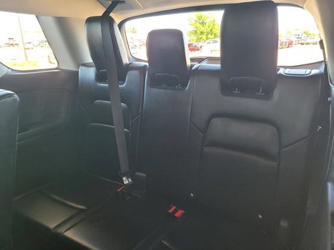 Used 2025 Nissan Pathfinder SL FWD image 16